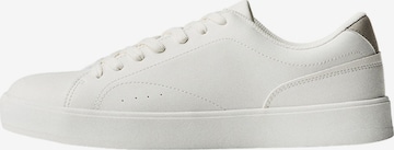 Bershka Matalavartiset tennarit värissä valkoinen: etupuoli