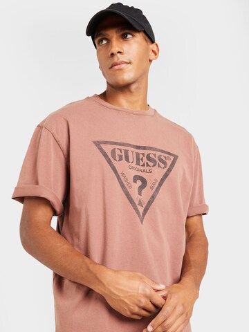 GUESS Originals Футболка в Коричневый