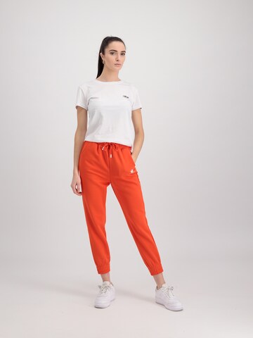 ALPHA INDUSTRIES Tapered Broek in Rood