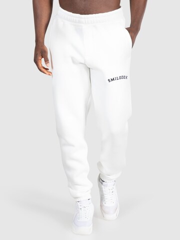 Smilodox Tapered Pants 'Harden' in White: front