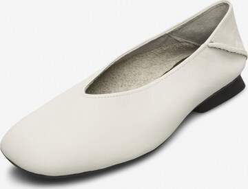 CAMPER Classic Flats ' Casi Myra ' in White: front