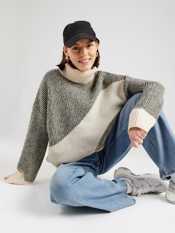 PIECES Свитер 'PCLINNA' в Зеленый: спереди