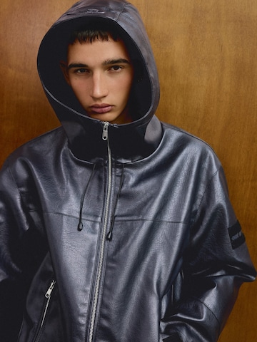 Bershka Tussenjas in Blauw