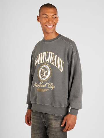 Sweat-shirt Tommy Jeans en gris : devant