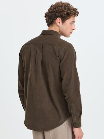 Coupe regular Chemise ' CFAton ' Casual Friday en marron
