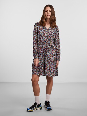 PIECES - Vestido 'Laka' en negro