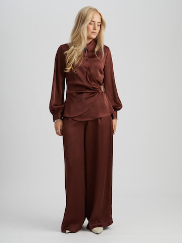 Peppercorn - Blusa 'Tina' em vermelho