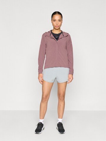 NIKESportska jakna 'SWIFT' - smeđa boja