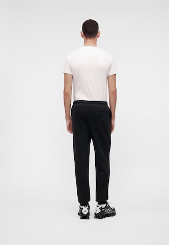 juoda Nike Sportswear Siaurėjantis Kelnės 'CLUB'