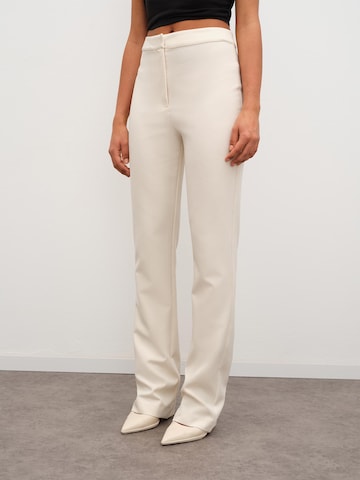 RÆRE by Lorena Rae Slim fit Pants in White: front