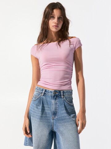 Pull&Bear Тениска в розово: отпред