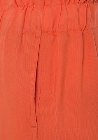 LASCANA Loosefit Bundfaltenhose in Orange