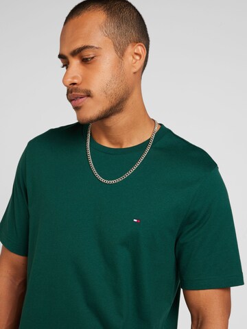 T-Shirt 'ESSENTIAL' TOMMY HILFIGER en vert