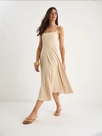 Robe Bianco Lucci en beige