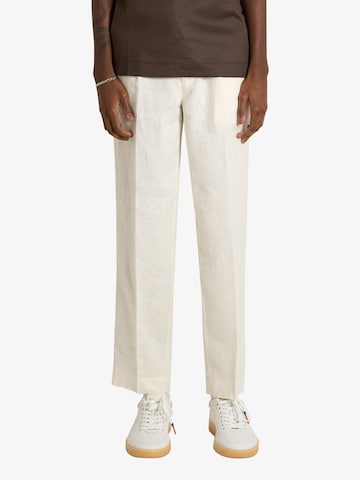regular Pantaloni con pieghe di SSEINSE in bianco: frontale