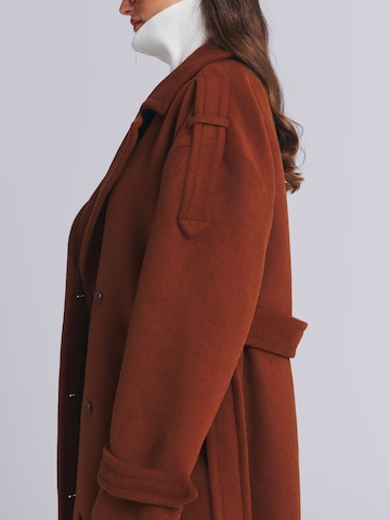 AEMMI Between-seasons coat in Brown