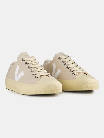 Veja Sneaker in Beige