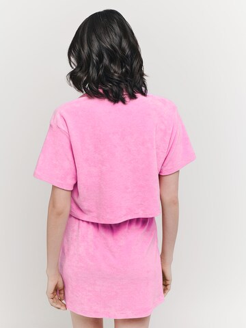 T-shirt 'BREEZY' UNFOLLOWED x ABOUT YOU en rose : derrière