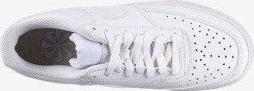 Baskets basses 'Court Vision Next Nature' Nike Sportswear en blanc