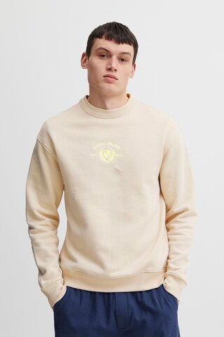 Casual Friday Sweatshirt in Beige: front