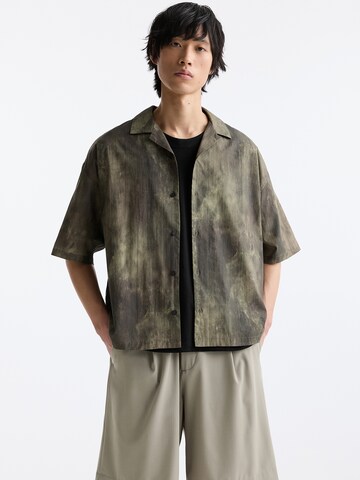 Coupe regular Chemise Pull&Bear en vert : devant