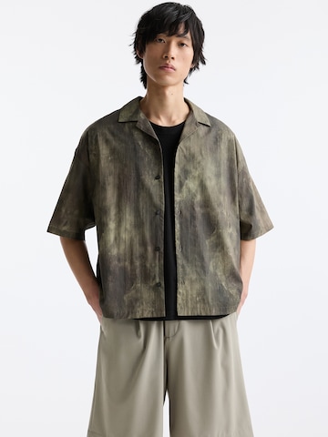 Pull&Bear Regular fit Button Up Shirt in Green: front