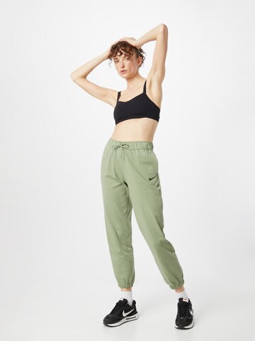 Nike Sportswear Tapered Byxa i grön