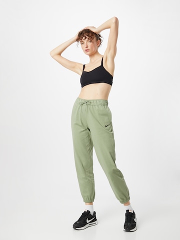 Nike Sportswear Zwężany krój Spodnie w kolorze zielony