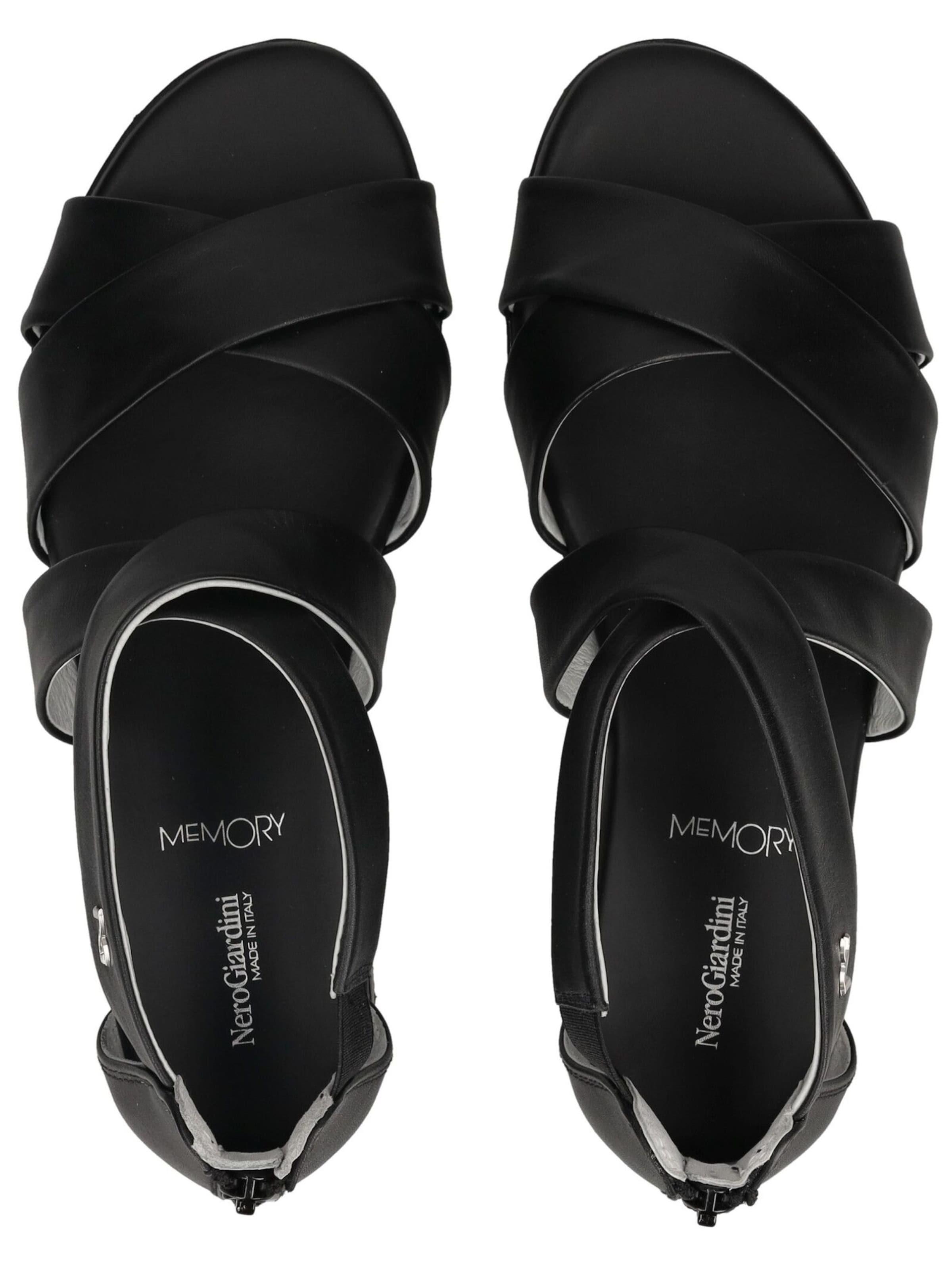 Sandalo di Nero Giardini in nero