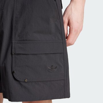 Loosefit Pantalon cargo 'Premium Essentials Utility' ADIDAS ORIGINALS en noir