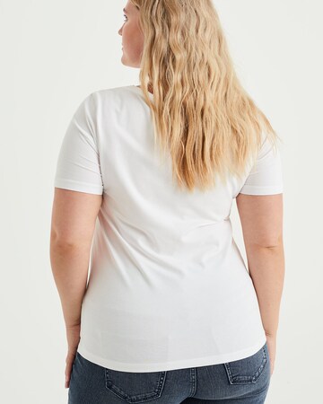 T-shirt WE Fashion en blanc