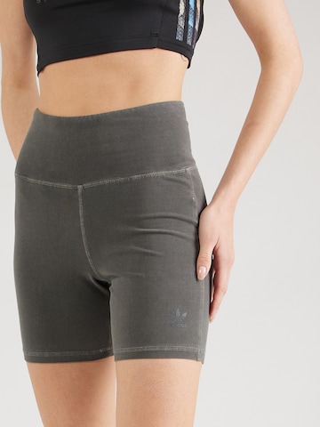 ADIDAS ORIGINALS Skinny Shorts 'ESSENTIAL' in Grau