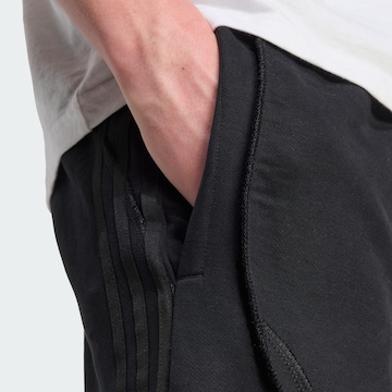 ADIDAS ORIGINALS Loosefit Broek 'Adilenium Season 4 Teamgeist' in Zwart