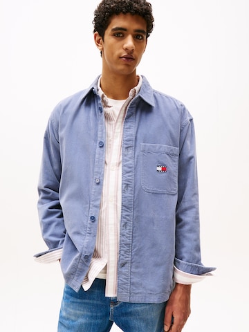 Tommy Jeans - Ajuste regular Camisa en azul: frente