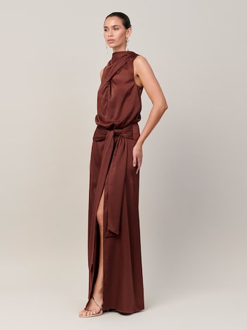 Sável - Vestido de festa 'ELLIANA' em castanho