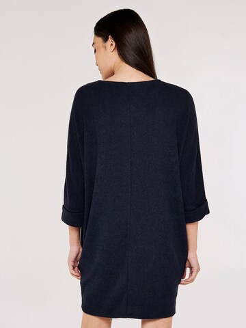 Robe Apricot en bleu