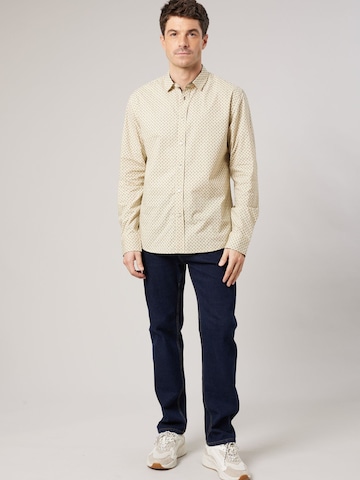 Coupe regular Chemise Deeluxe en beige