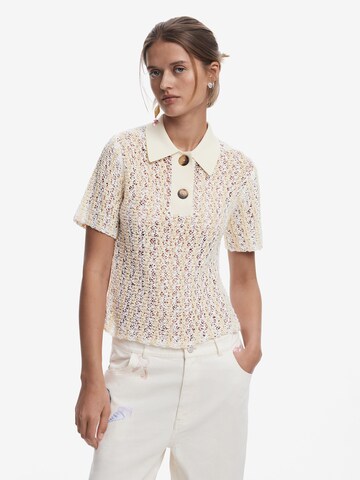 Desigual Sweater in White: front