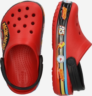 Chaussures ouvertes 'Cars Lights' Crocs en rouge