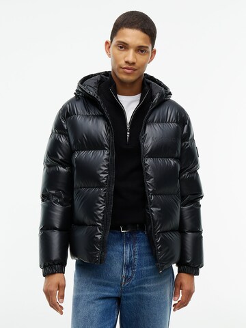 TOMMY HILFIGER Jacke in Schwarz: Vorderseite
