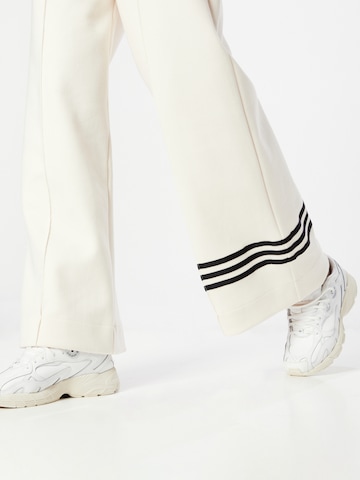 ADIDAS ORIGINALS Szeroka nogawka Spodnie 'Adicolor Neuclassics' w kolorze beżowy