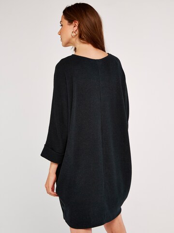 Robe Apricot en vert