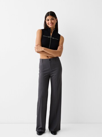 Bershka Loose fit Trousers with creases in Grey