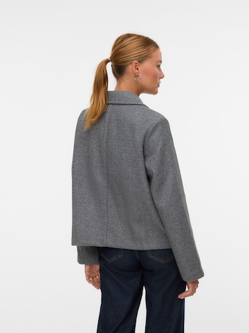 VERO MODA Átmeneti dzseki 'VMVINCEMIA' - szürke