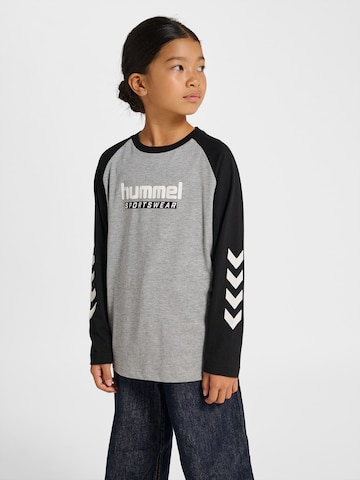 T-Shirt fonctionnel Hummel en gris : devant