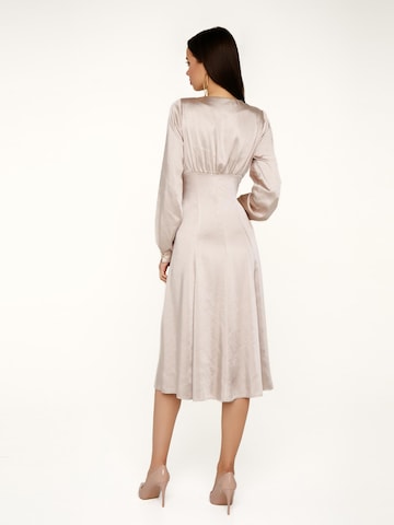 Anushka Kleid in Beige