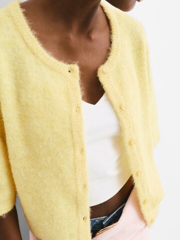 Cardigan Pull&Bear en jaune