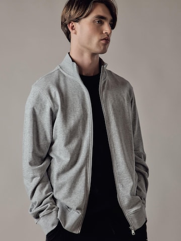 Veste de survêtement 'Felpa' OWN Off With Nature en gris