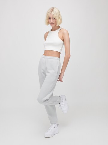 ABOUT YOU x VIAM Studio Top 'MARIAH' in White: front