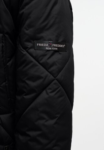 Frieda & Freddies NY Between-Seasons Coat in Black